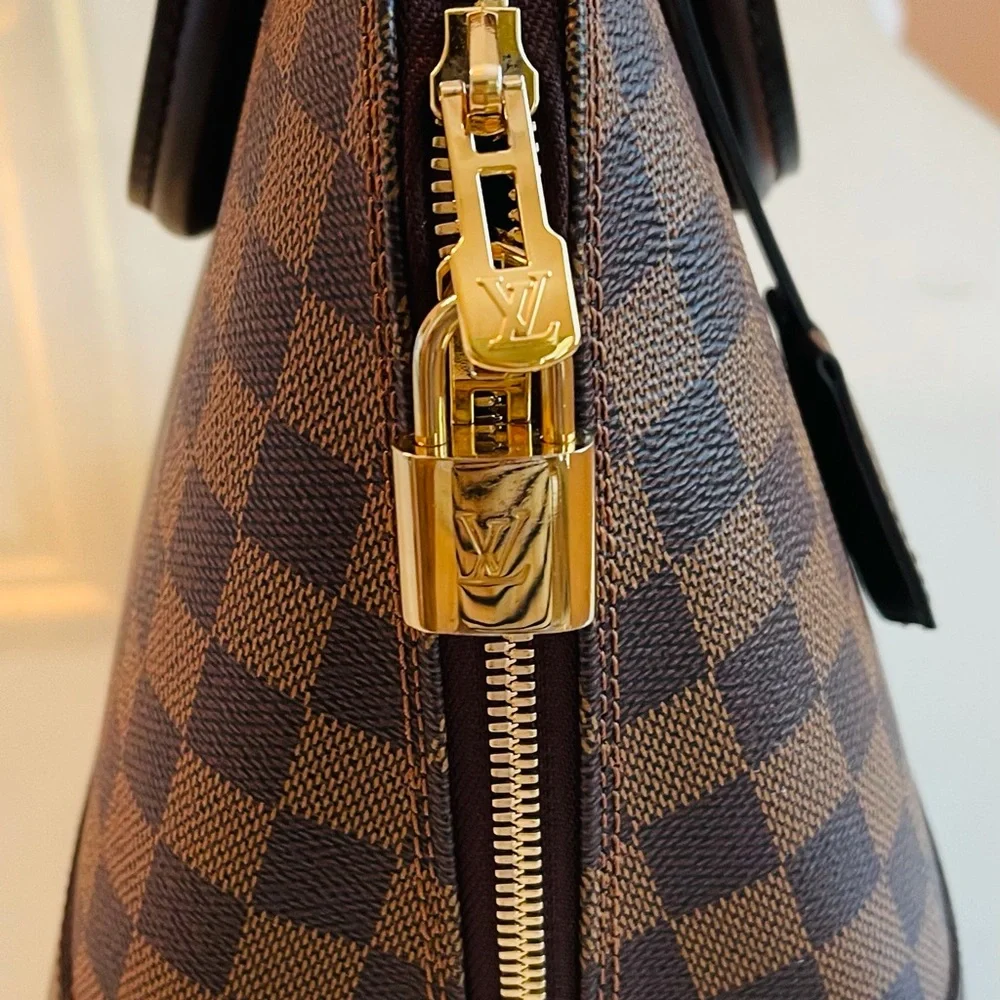 Authentic Louis Vuitton Alma Damier PM - Picture 3 of 16